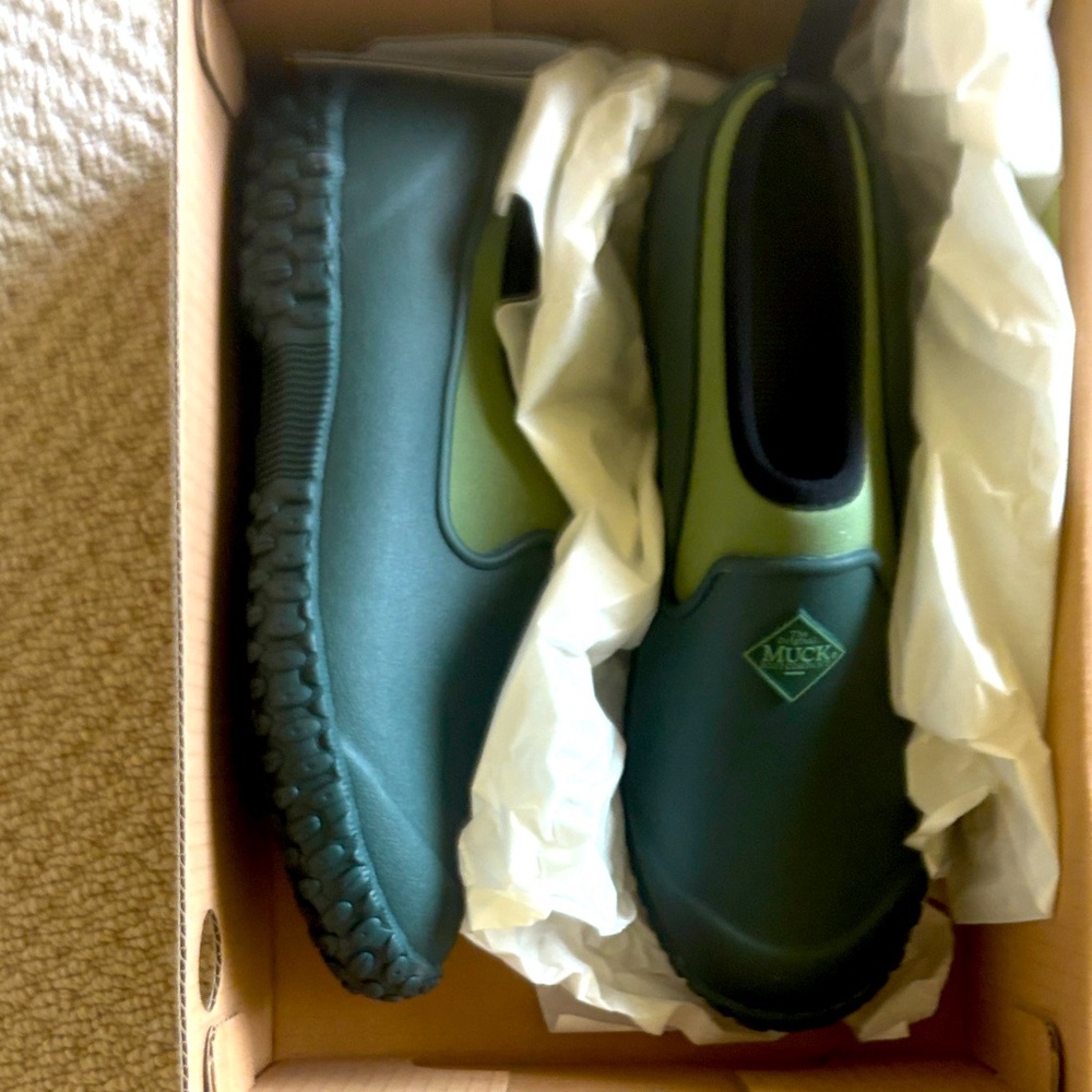 Women’s Muckster II Low-NWT-Size 8